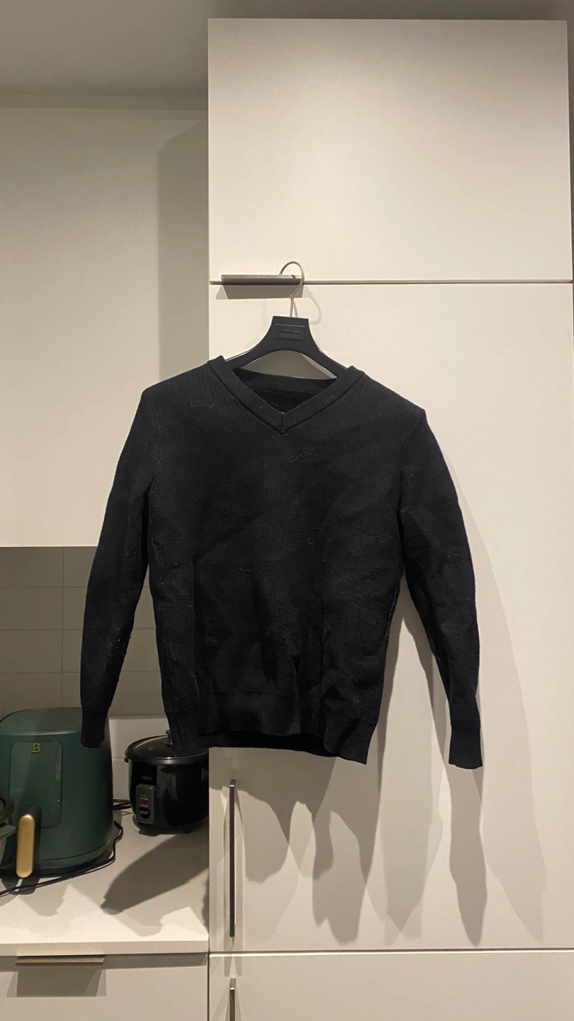 Black V-neck fleece Sweater