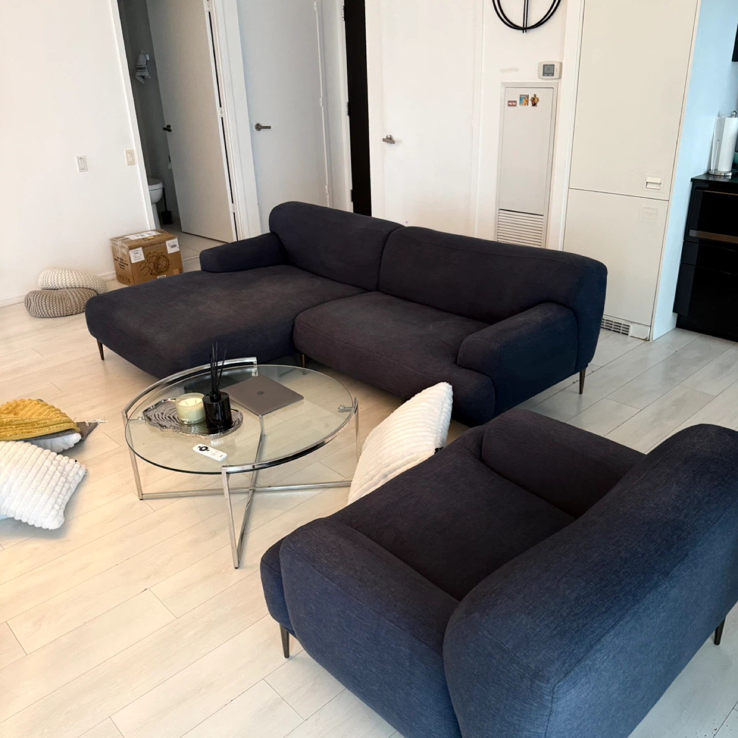 🔥 Modern Sofa + Loveseat Set – Asking $700 🔥 - photo 3