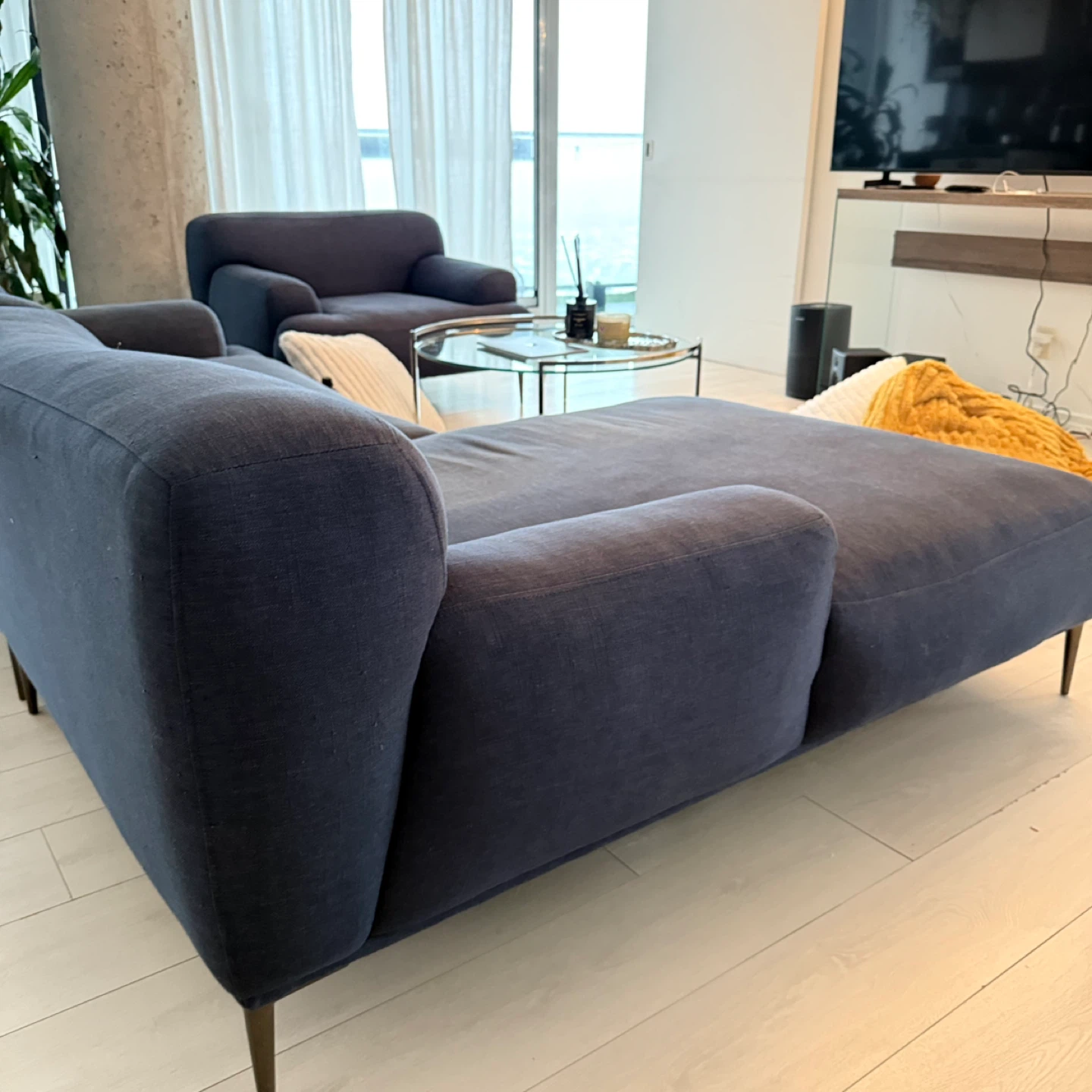 🔥 Modern Sofa + Loveseat Set – Asking $700 🔥 - photo 4