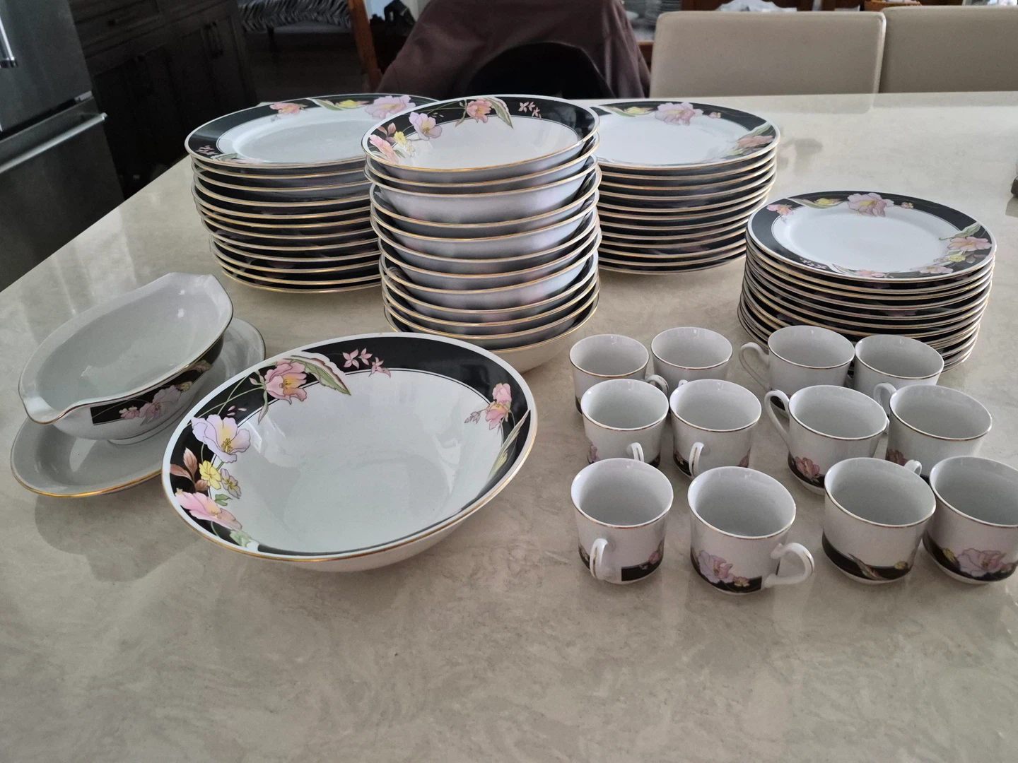 LYNNS FINE CHINA DISH SET