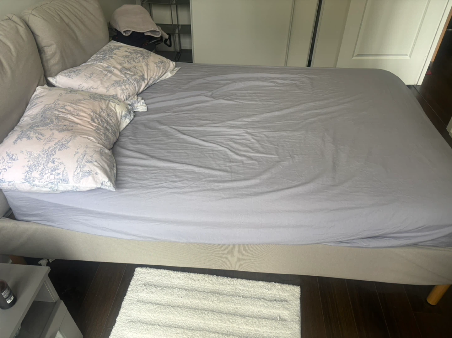 Queen size bed and frame. Negotiable! Pickup only - photo 2