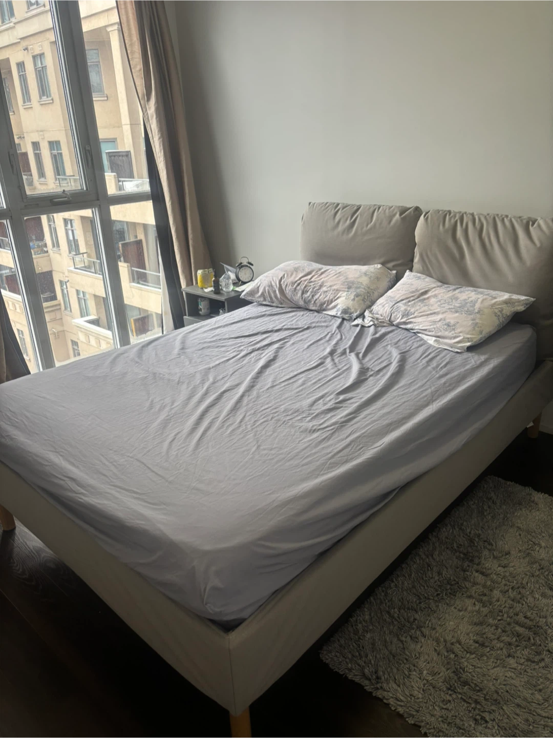 Queen size bed and frame. Negotiable! Pickup only - photo 3
