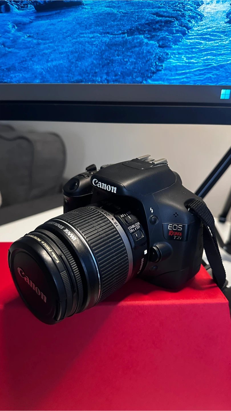 Canon EOS Rebel T2i DSLR Camera with Lens