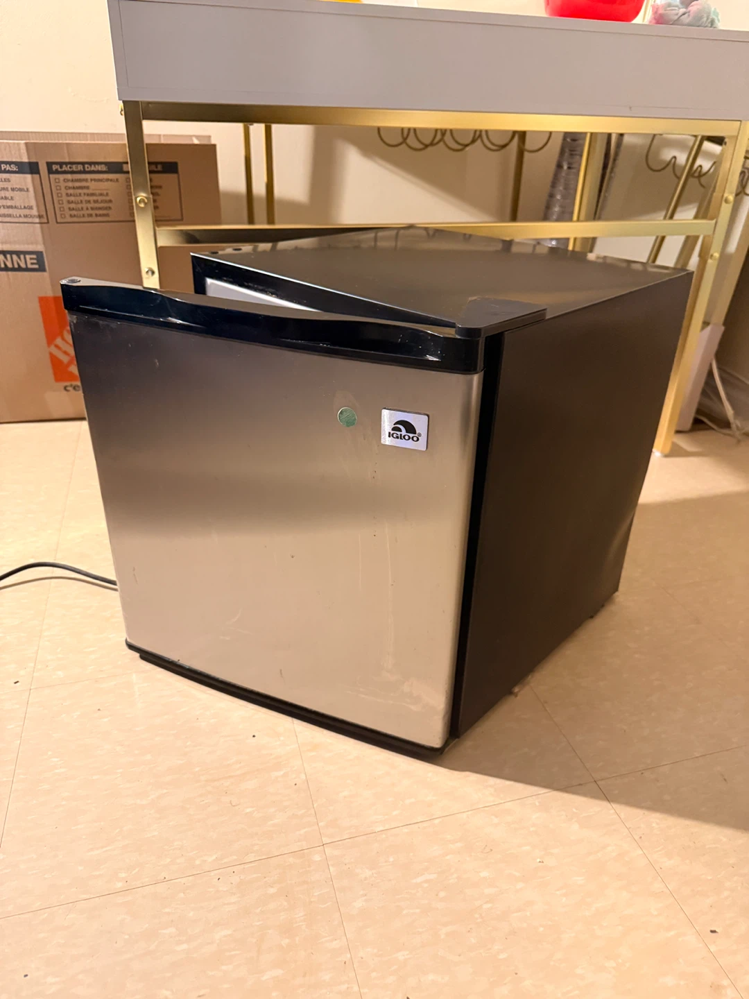 Igloo Mini Fridge - photo 4