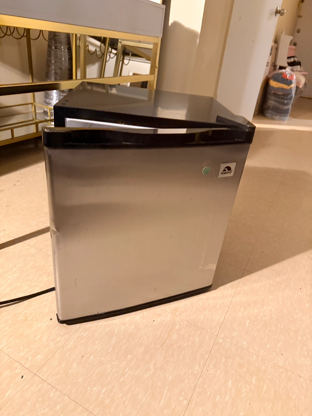 Igloo Mini Fridge - photo 5