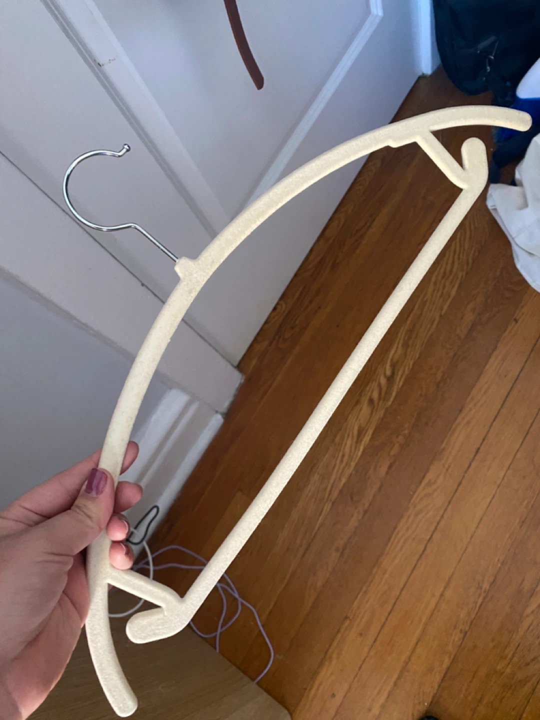 Velvet Hangers - No Shoulder Bump