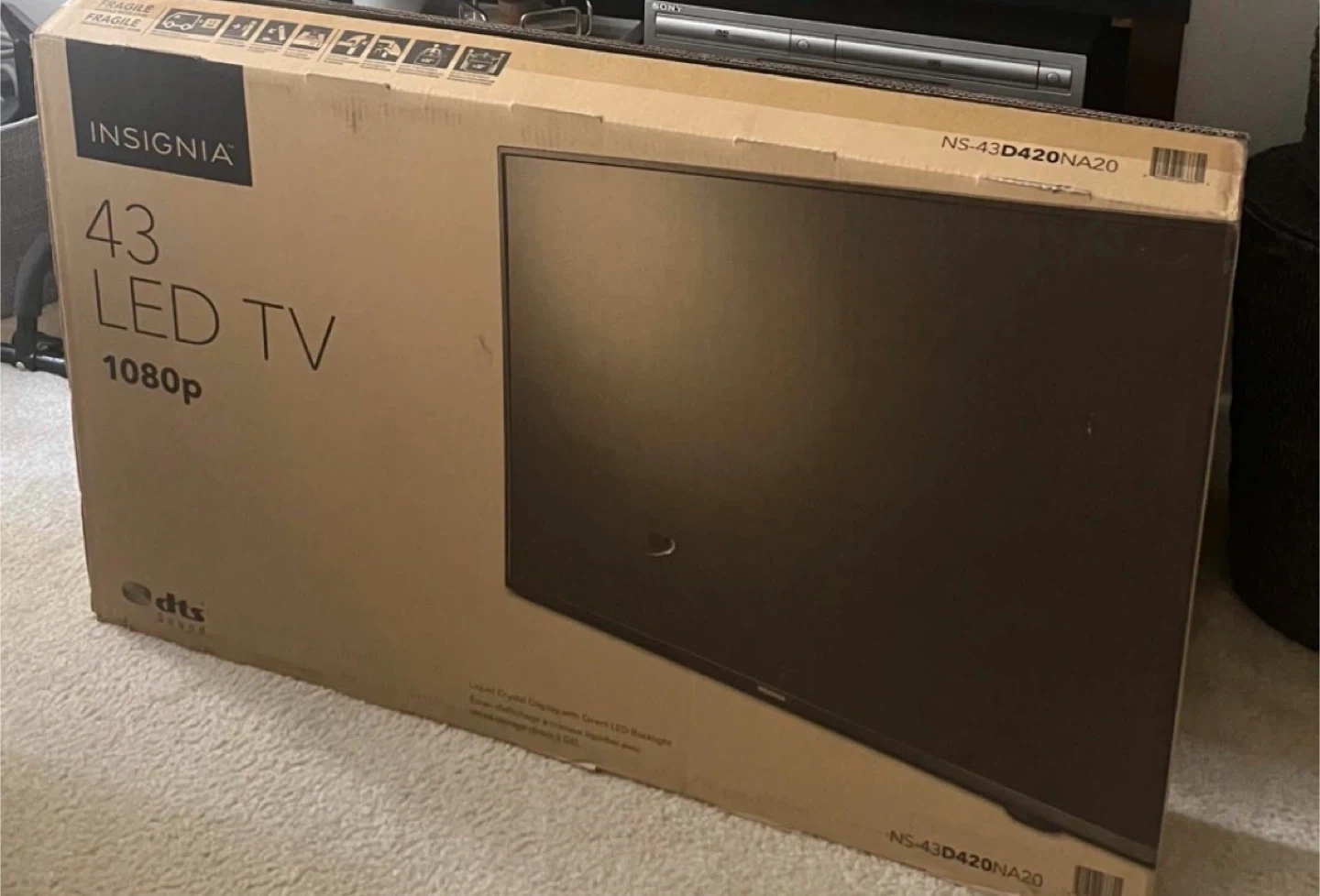 Moving sale - NEW Insignia 43" LED TV - photo 2