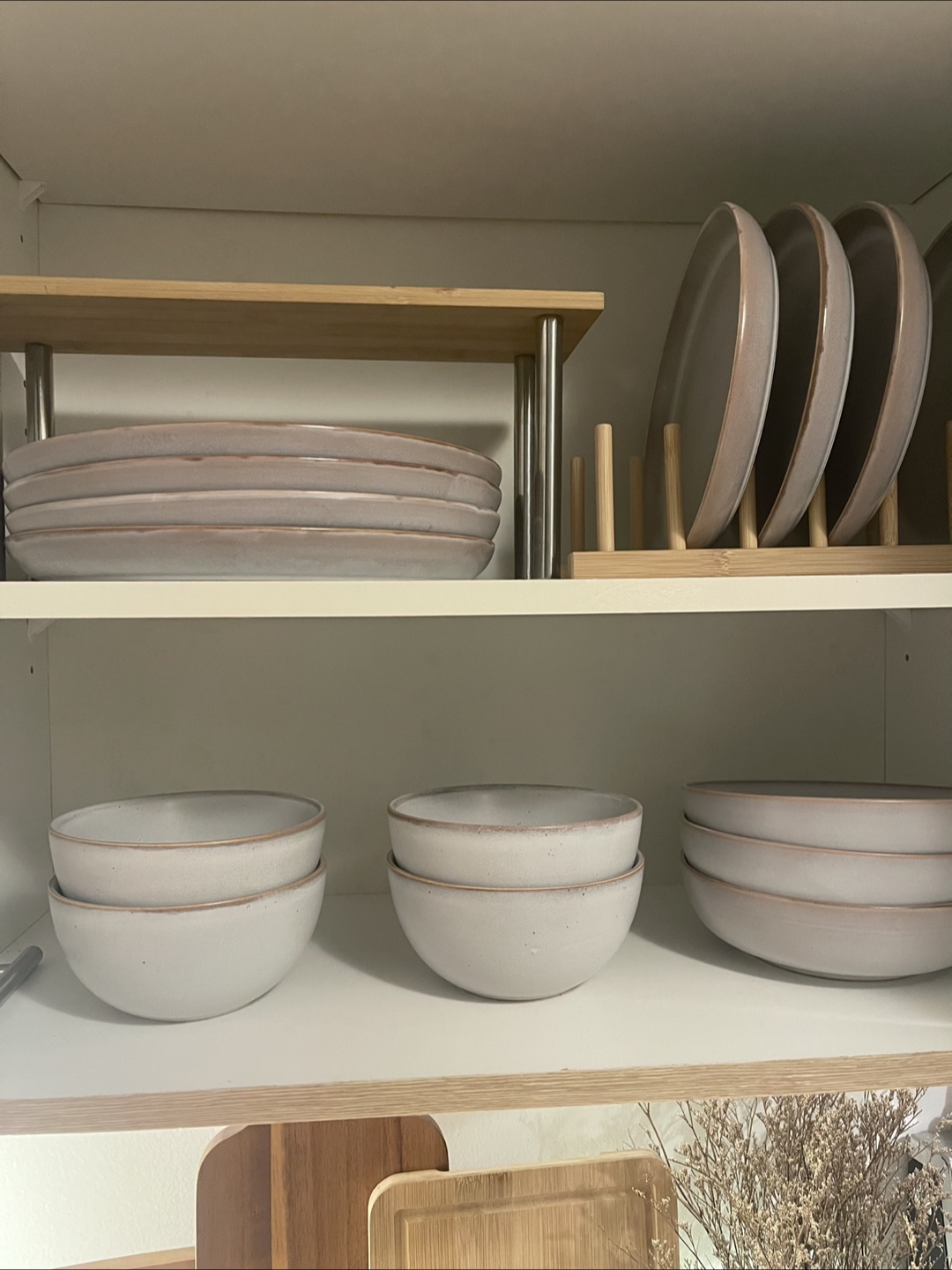 Set of 16 Dinnerware Plates and Bowls (READ AD) - photo 3