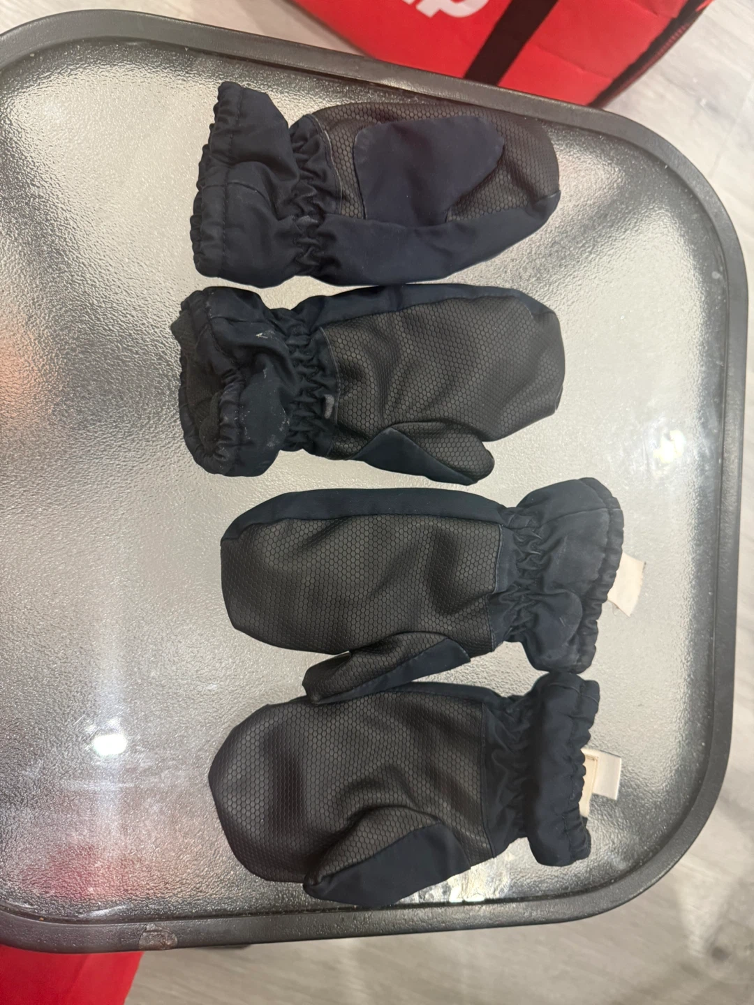 Old Navy Kids Mittens Size M