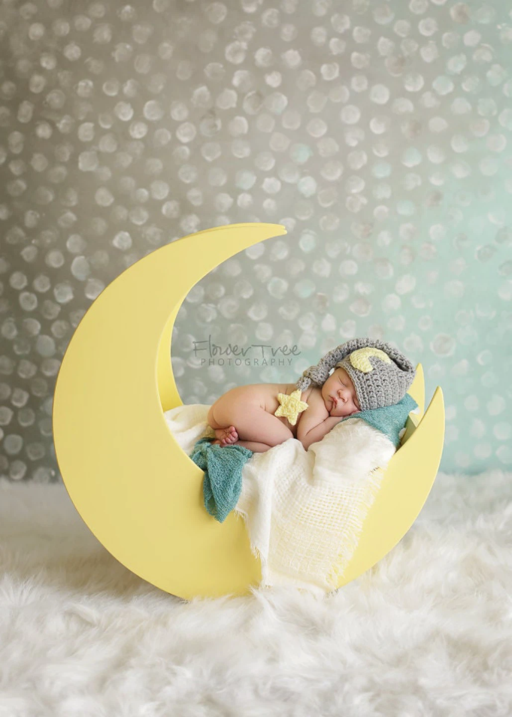 Yellow Crescent Moon Newborn Photography Prop FOR RENT - photo 2