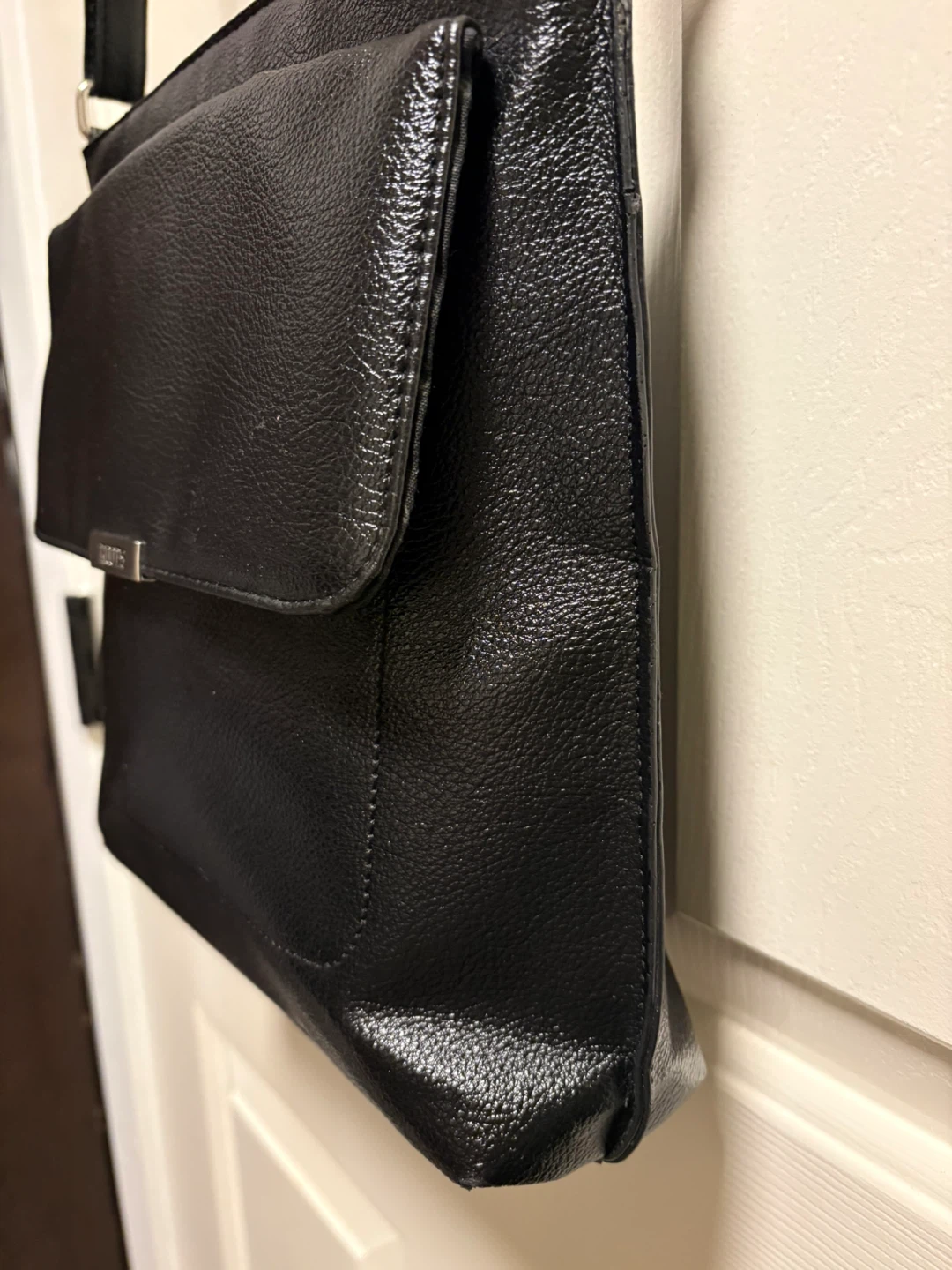 Roots Black Leather Crossbody Bag - photo 4