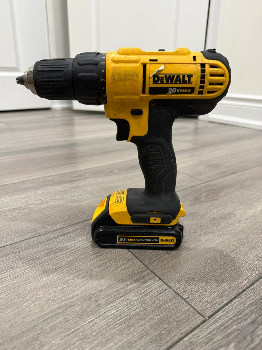 DEWALT 20V Cordless Drill with 2 Batteries and Charger - photo 2