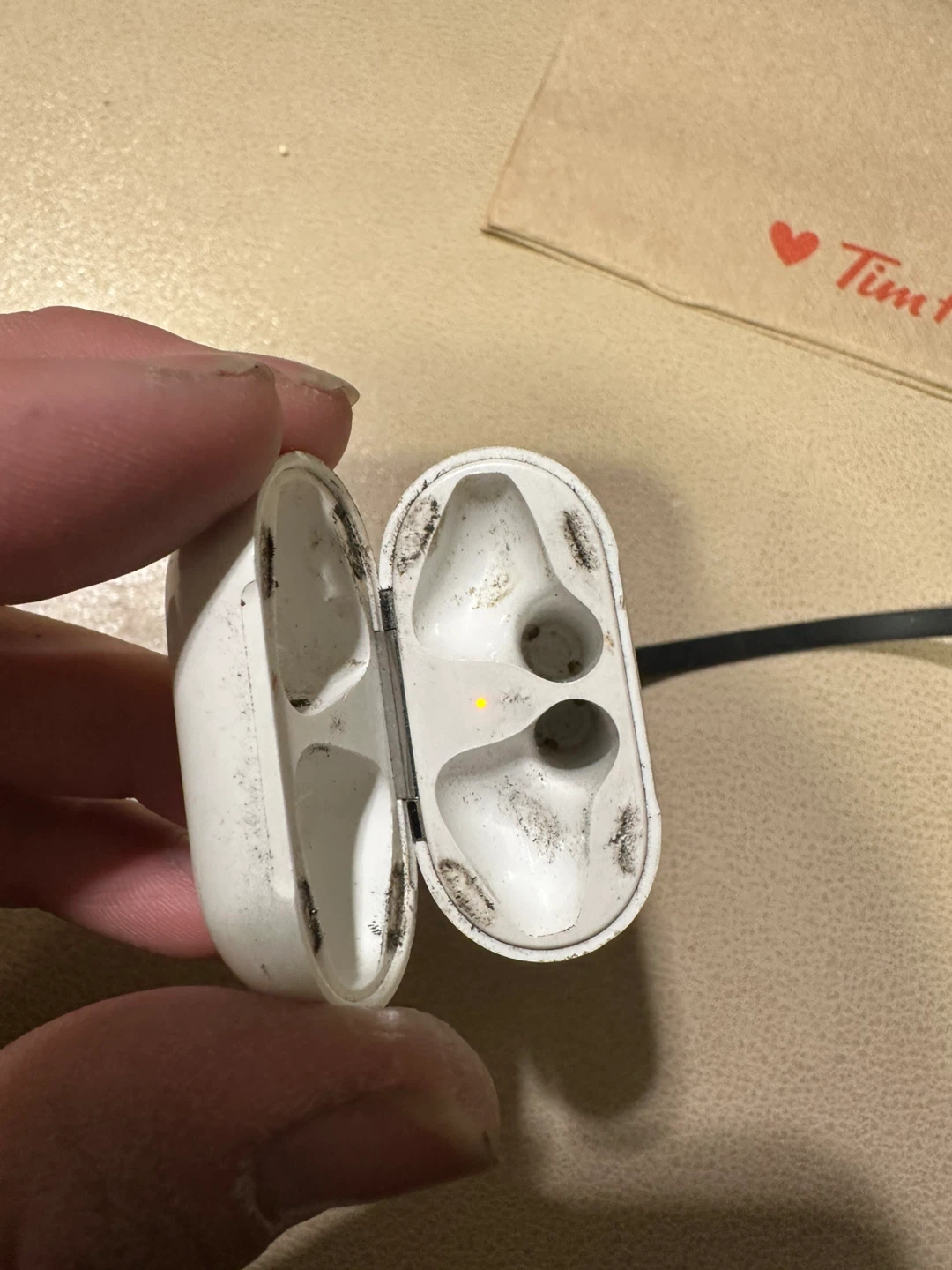 Apple AirPods (2nd Gen) Charging Case - photo 2