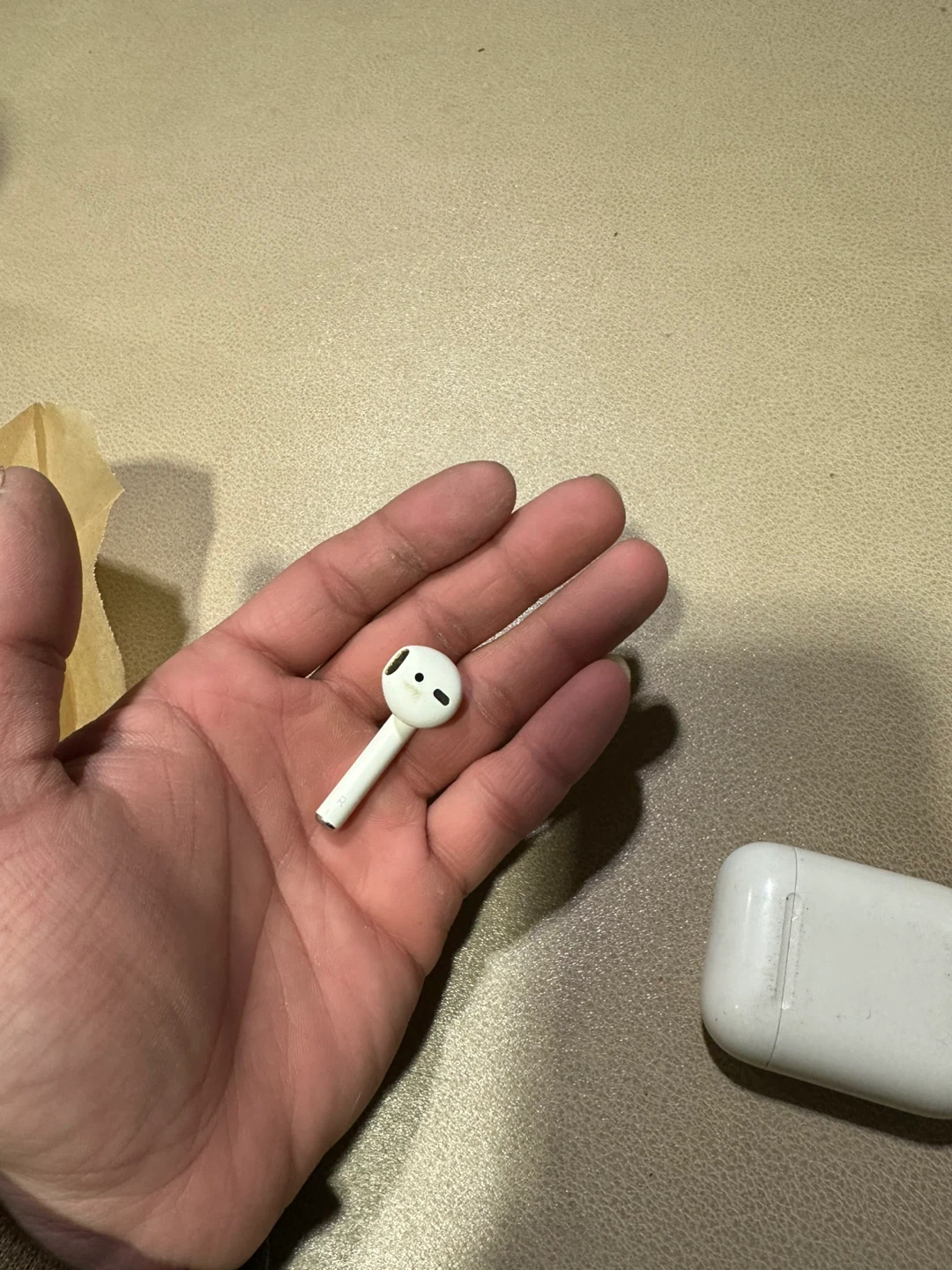 Apple AirPods (2nd Gen) Charging Case - photo 5