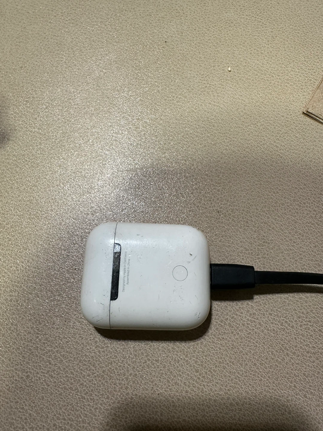 Apple AirPods (2nd Gen) Charging Case - photo 4