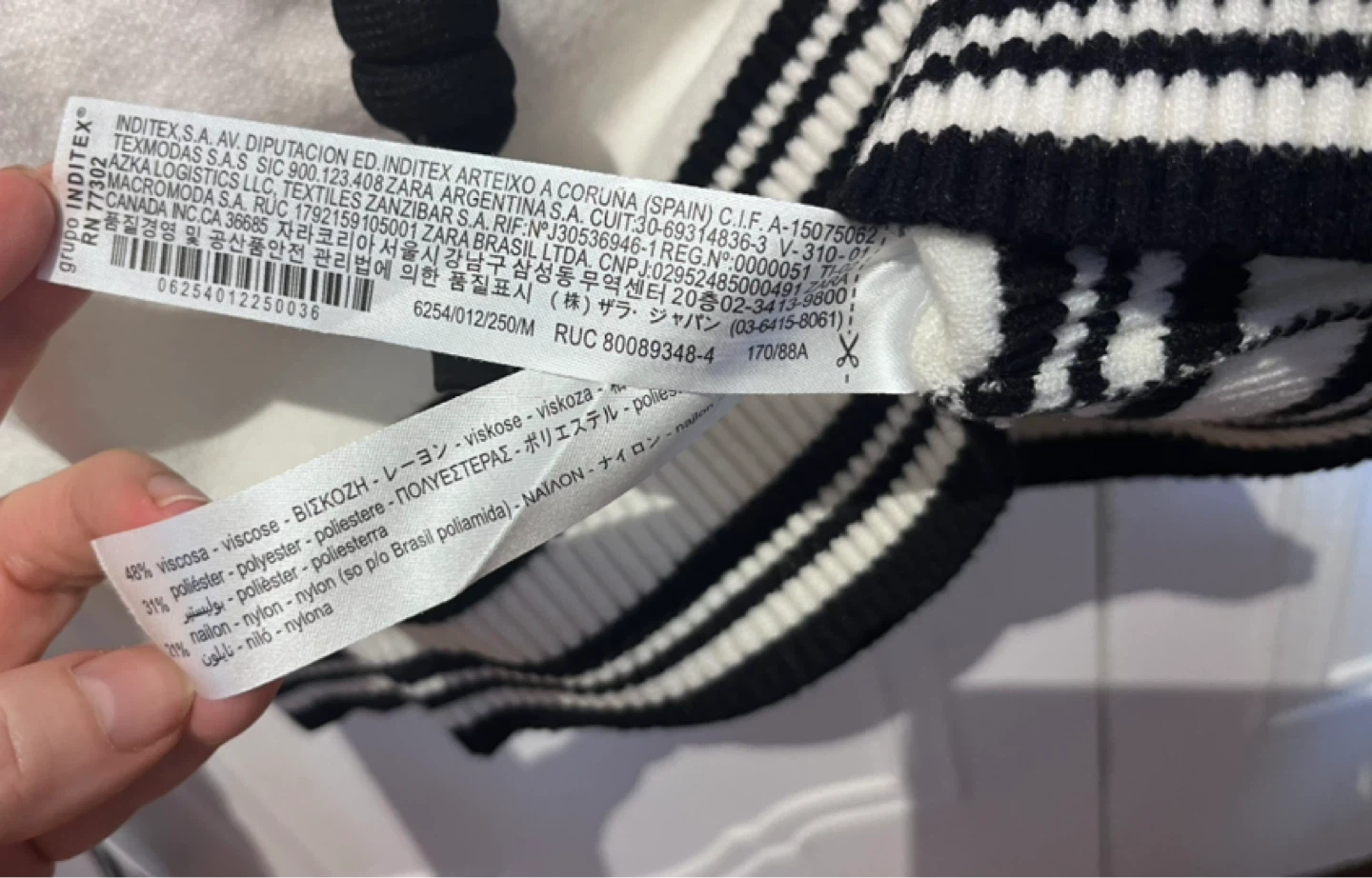 ZARA White Cropped Hoodie with Black Stripes - Size M - photo 4