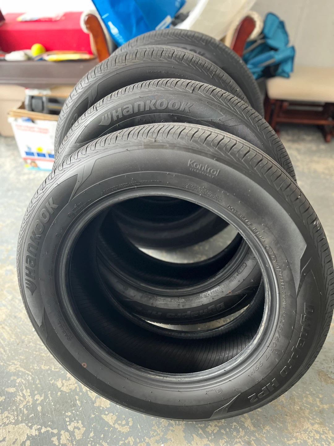 Hankook Dynapro HP2- All Season Tires (225/60R17)