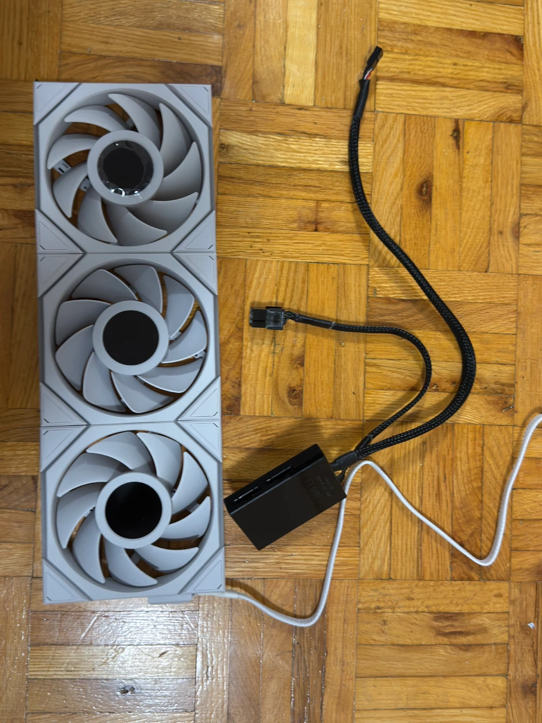 Lian Li UNI FAN TL LCD 120 RGB White Triple Pack - photo 5