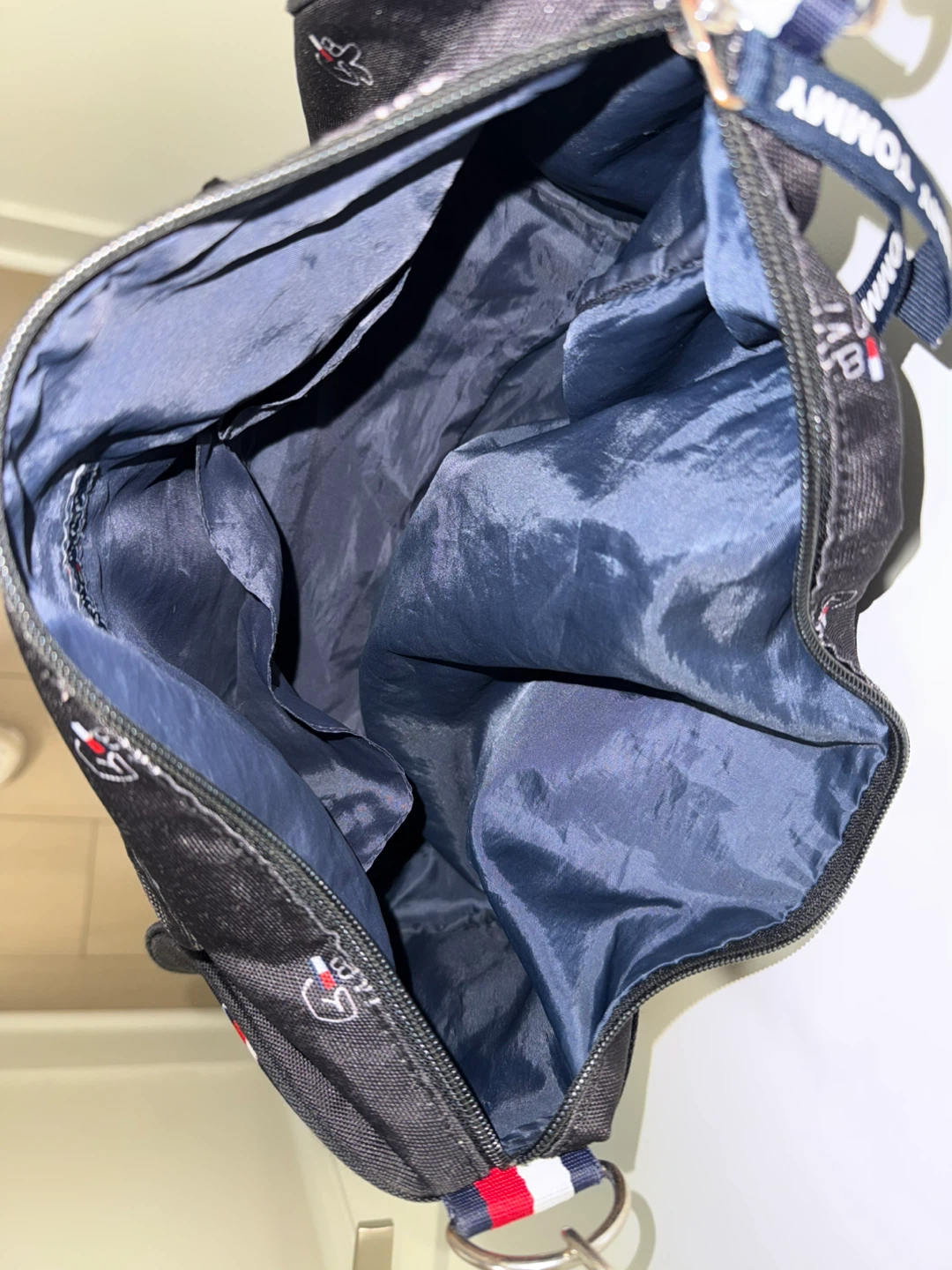 Tommy Hilfiger Black Patterned Bag - photo 3