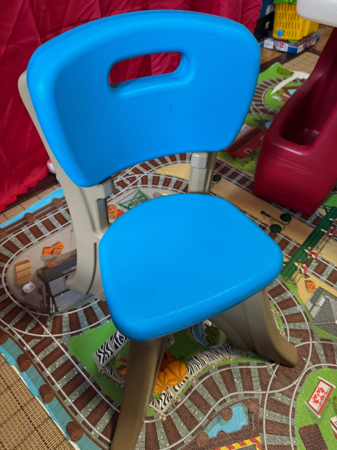 Children’s desk with a chair - photo 4