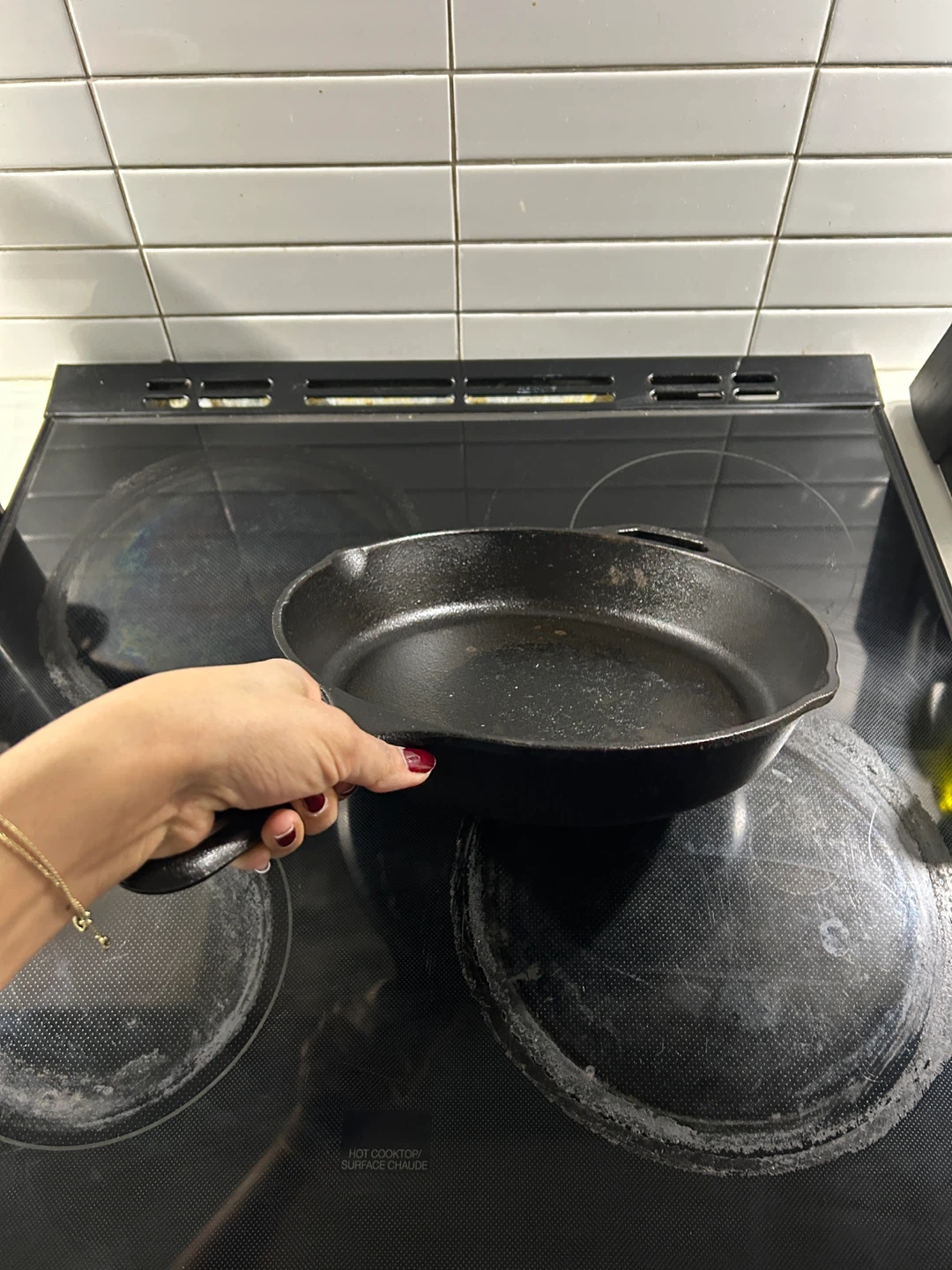 Lodge 10.25 Inch Seasoned Cast Iron Skillet - photo 2