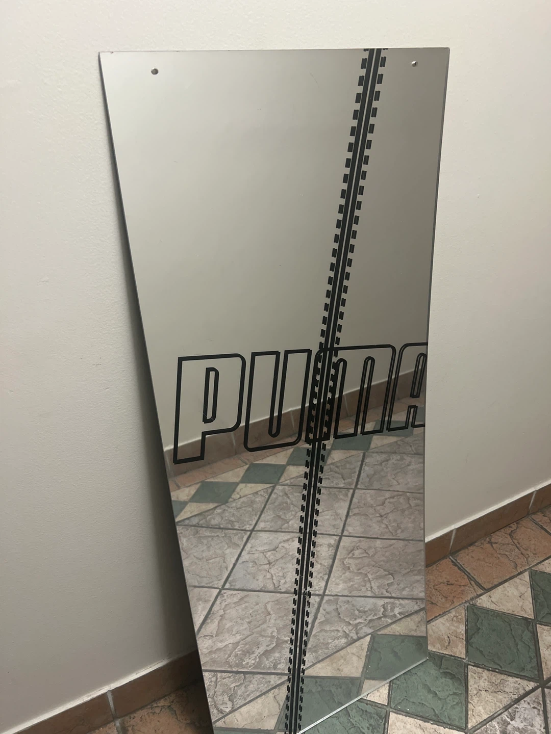 Puma gym plexiglass mirror 20x47