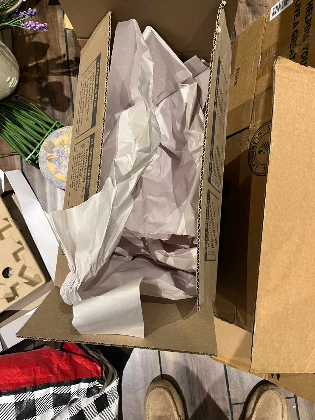 Free moving boxes and packing paper - photo 2