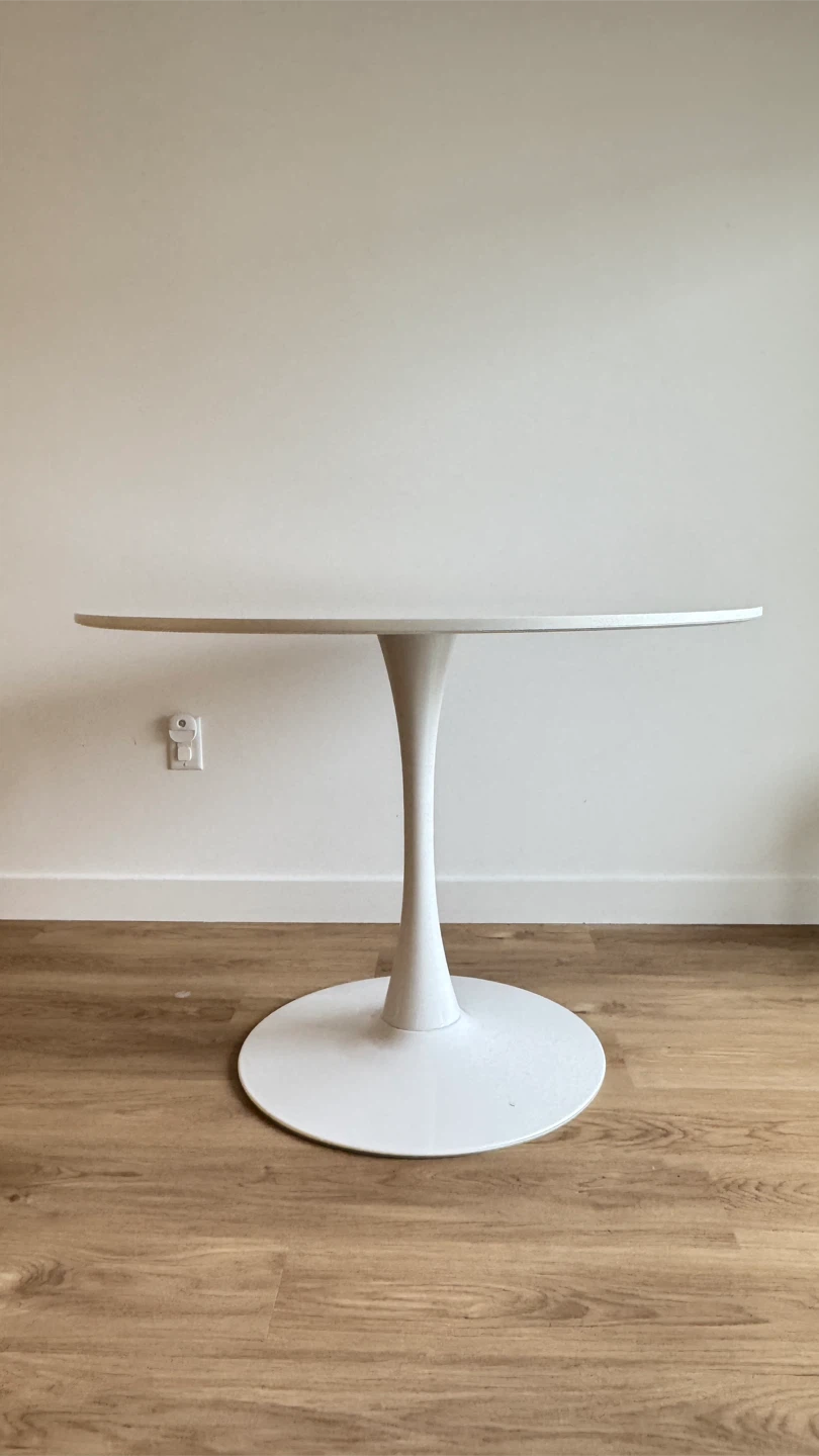 White Round Tulip Style Table - photo 4