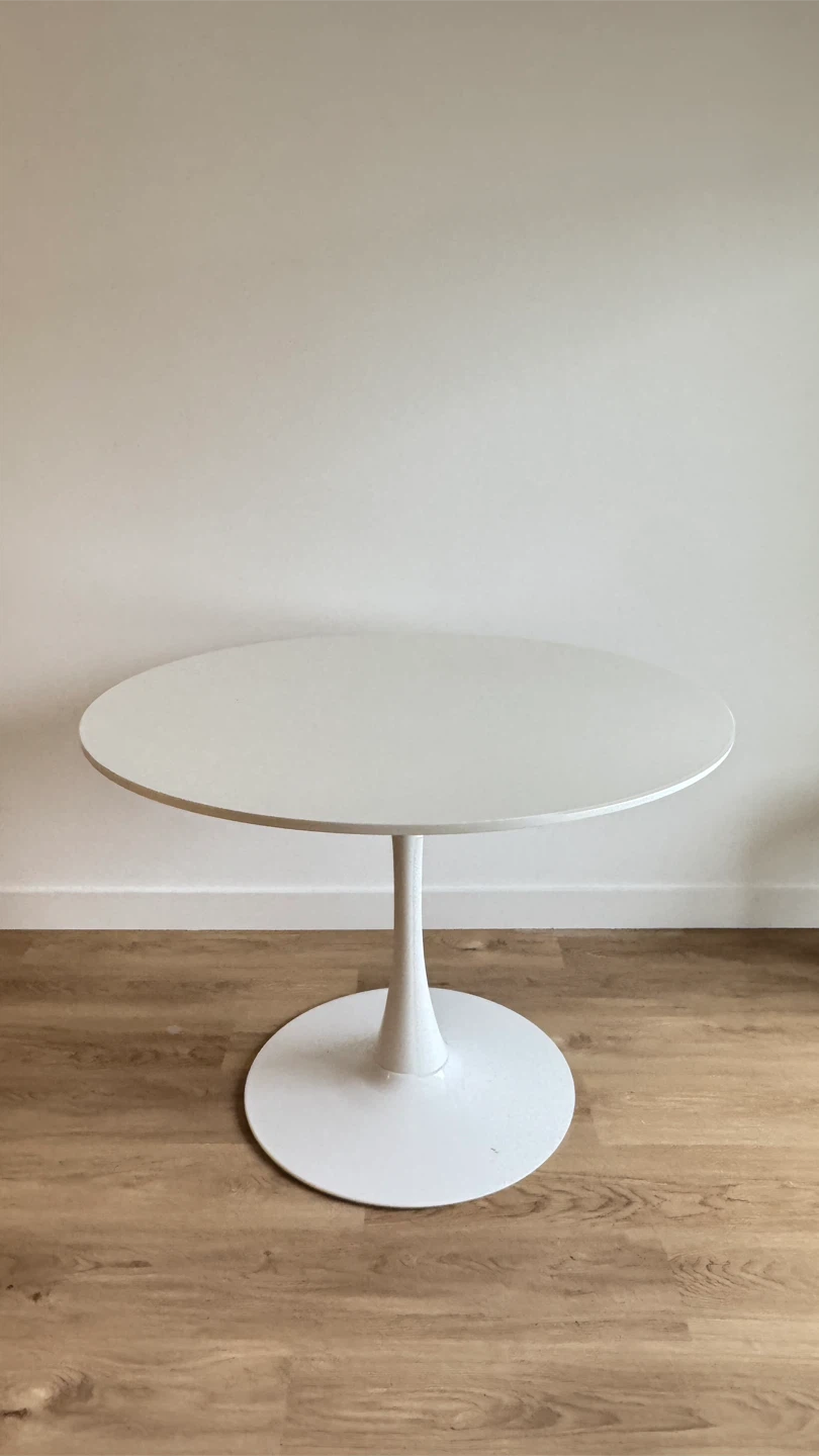 White Round Tulip Style Table