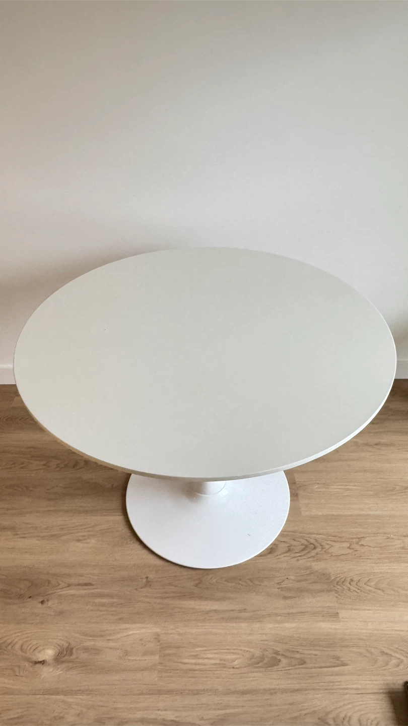 White Round Tulip Style Table - photo 3