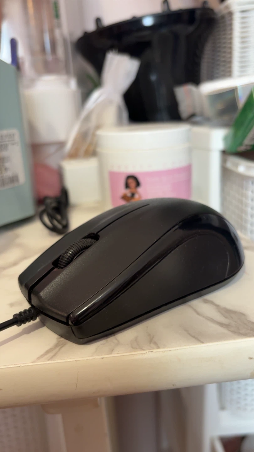Black wired computer mouse