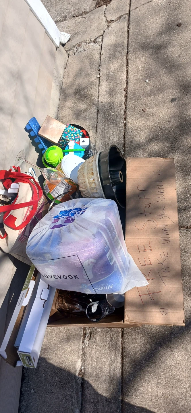 Free‼️Assorted Random Things - photo 4