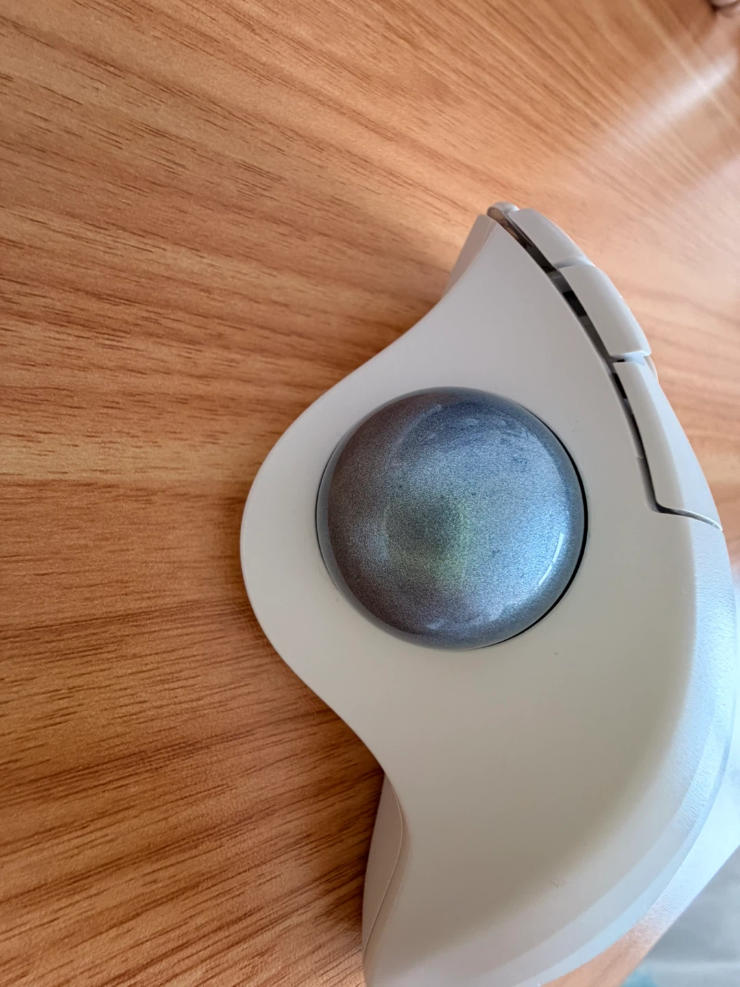 Logitech ERGO M575 Wireless Trackball Mouse - Off-White - photo 3