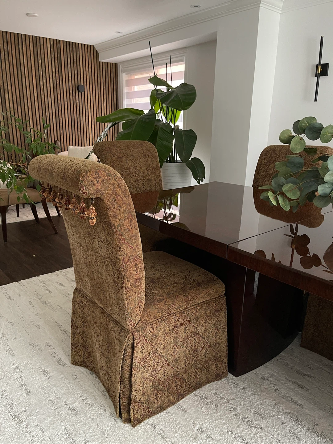 Set of 8 Upholstered Dining Chairs with Tassels - photo 3