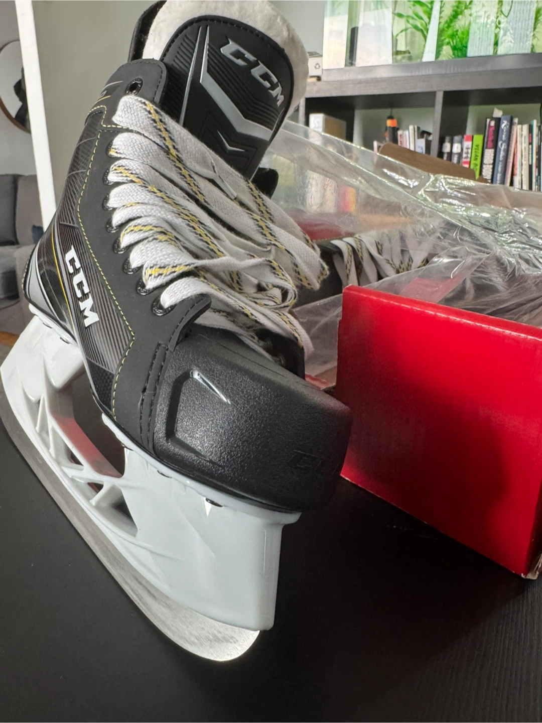 CCM Tacks 9050 Hockey Skates - Adults Size 8 - photo 4