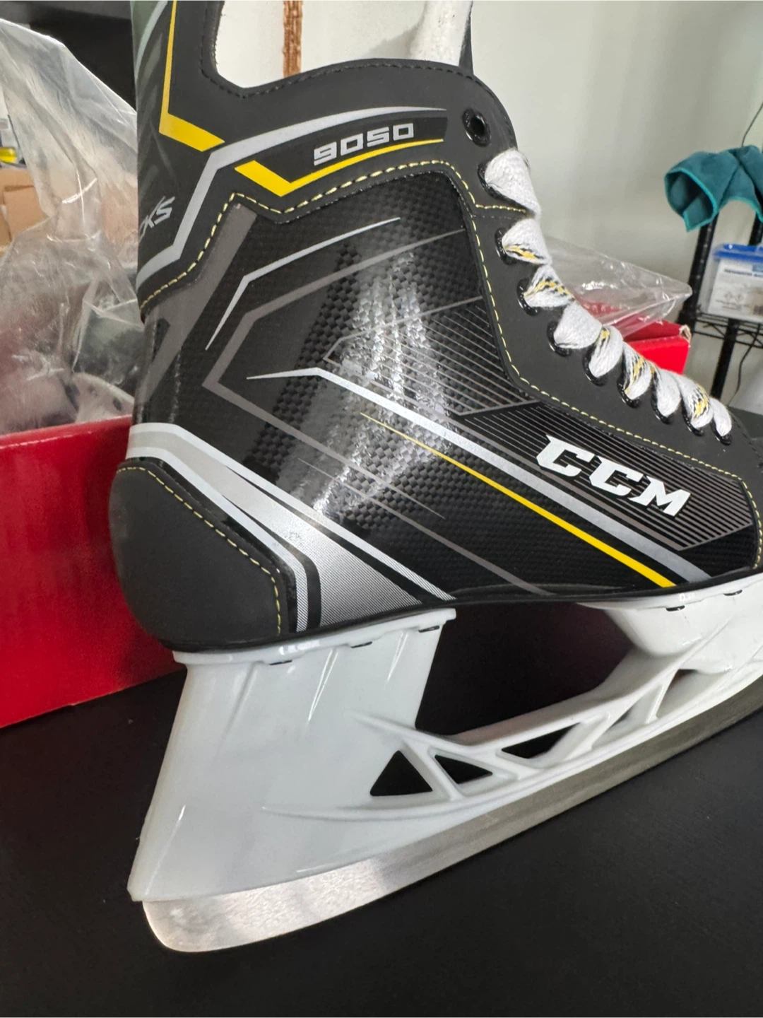 CCM Tacks 9050 Hockey Skates - Adults Size 8 - photo 5