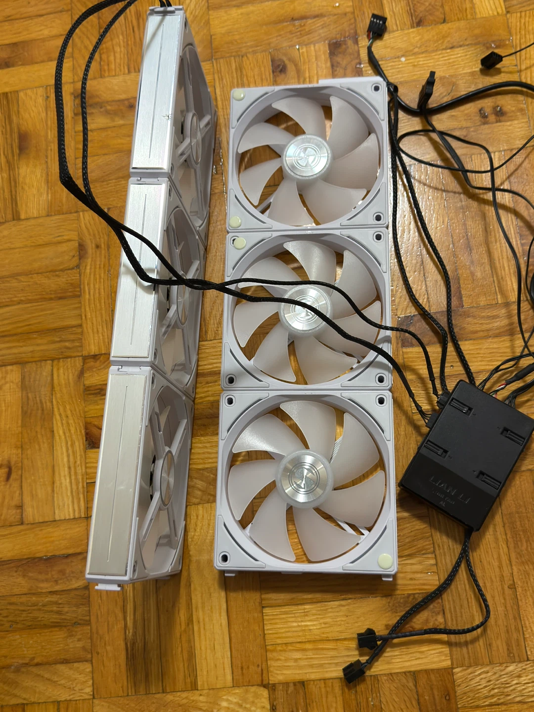 Lian Li UNI FAN SL120 V2 RGB White 3x120mm with Controller - photo 3