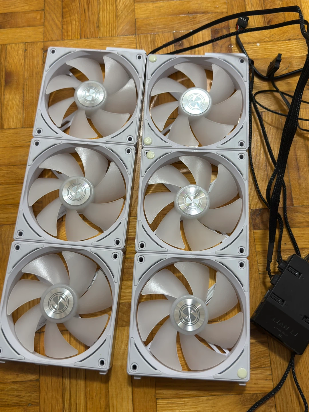 Lian Li UNI FAN SL120 V2 RGB White 3x120mm with Controller