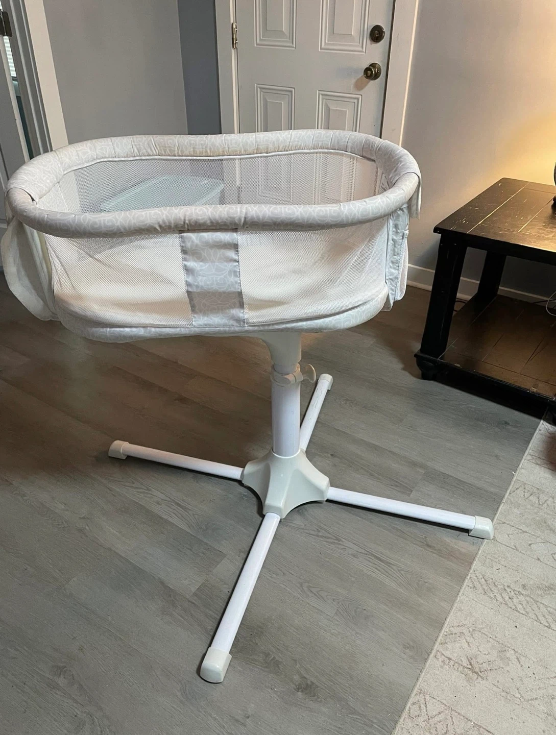 Baby Bassinet with Swivel Feature - photo 2