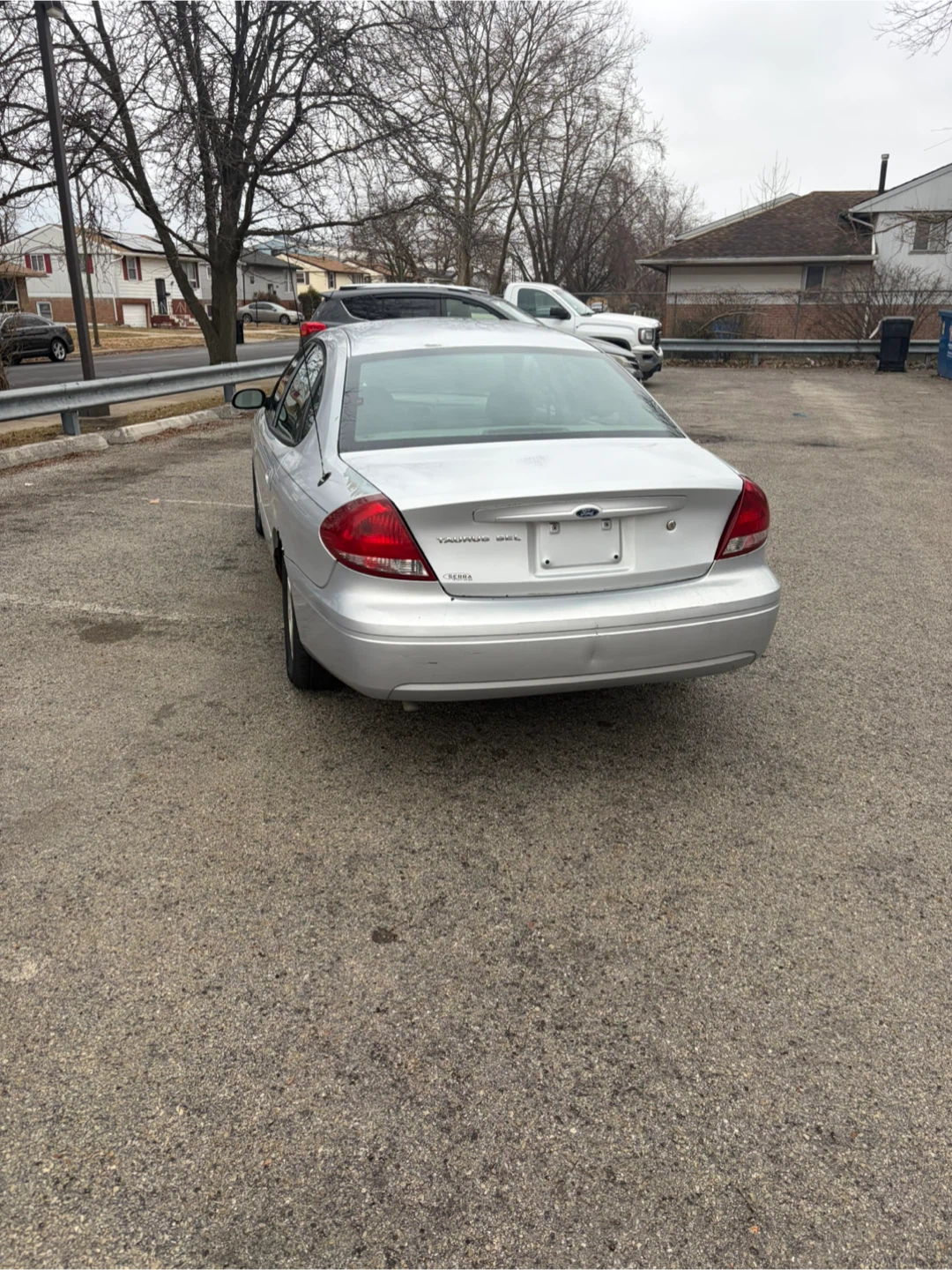 2007 Silver Ford Taurus SE Sedan - photo 2