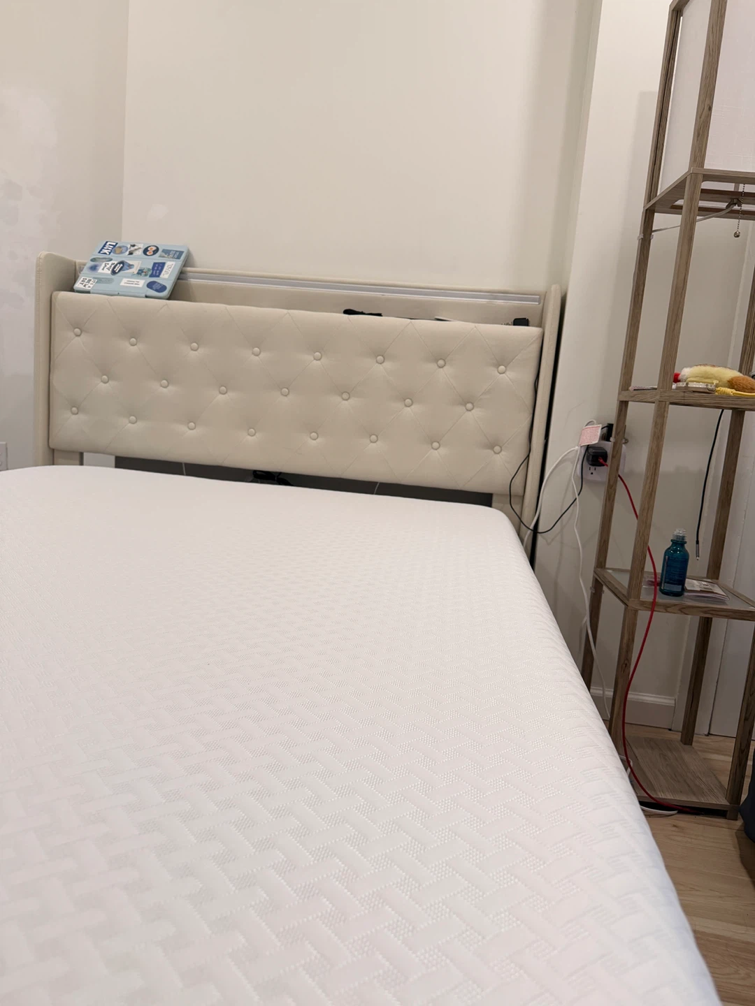 Full Size lift up storage with LED + Full size mattress - photo 5