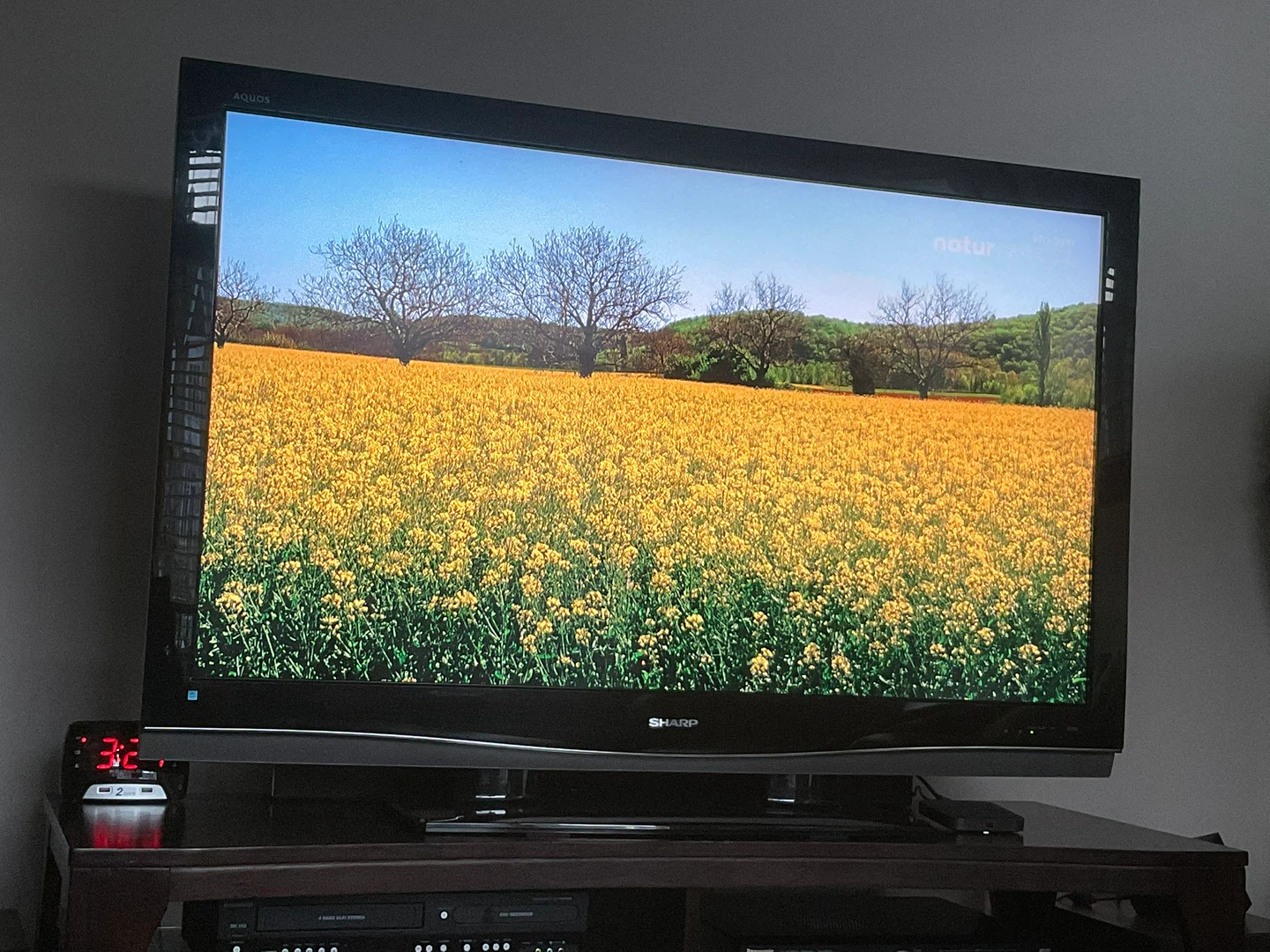 Sharp Aquos  LC-52D62U LCD  Television