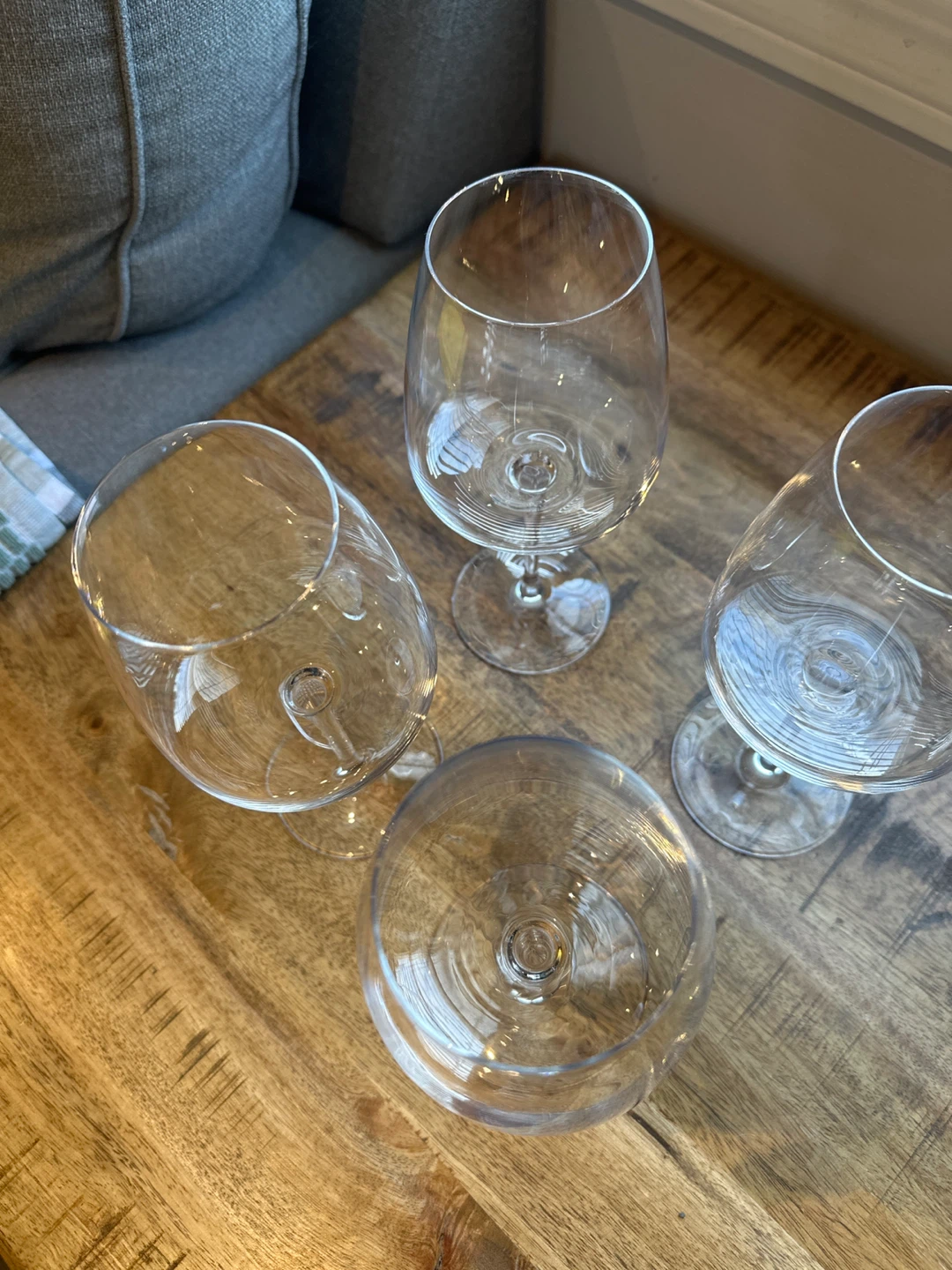 Set of 4 Clear Wine Glasses - photo 2