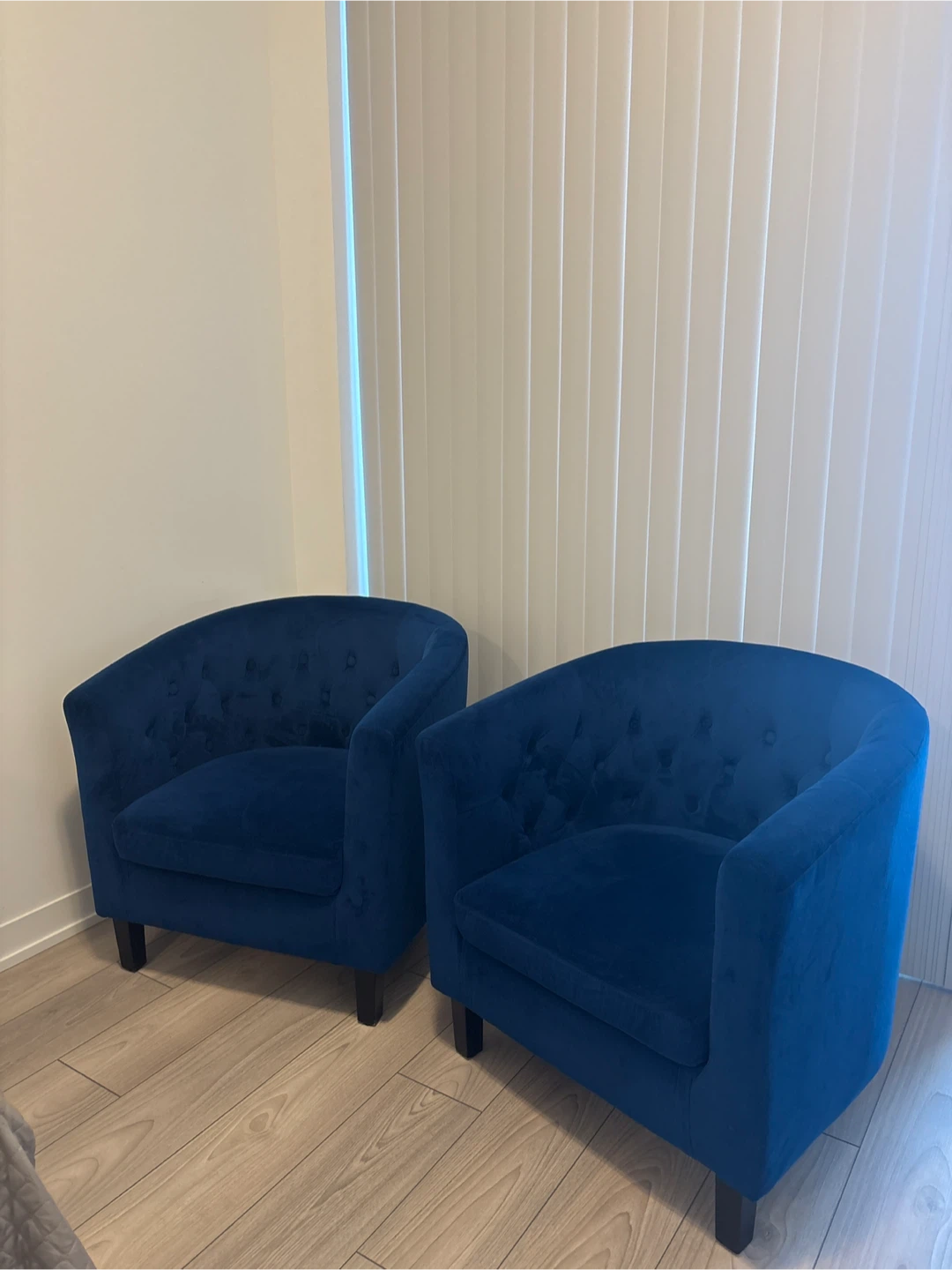 Set of 2 Blue Velvet Armchairs