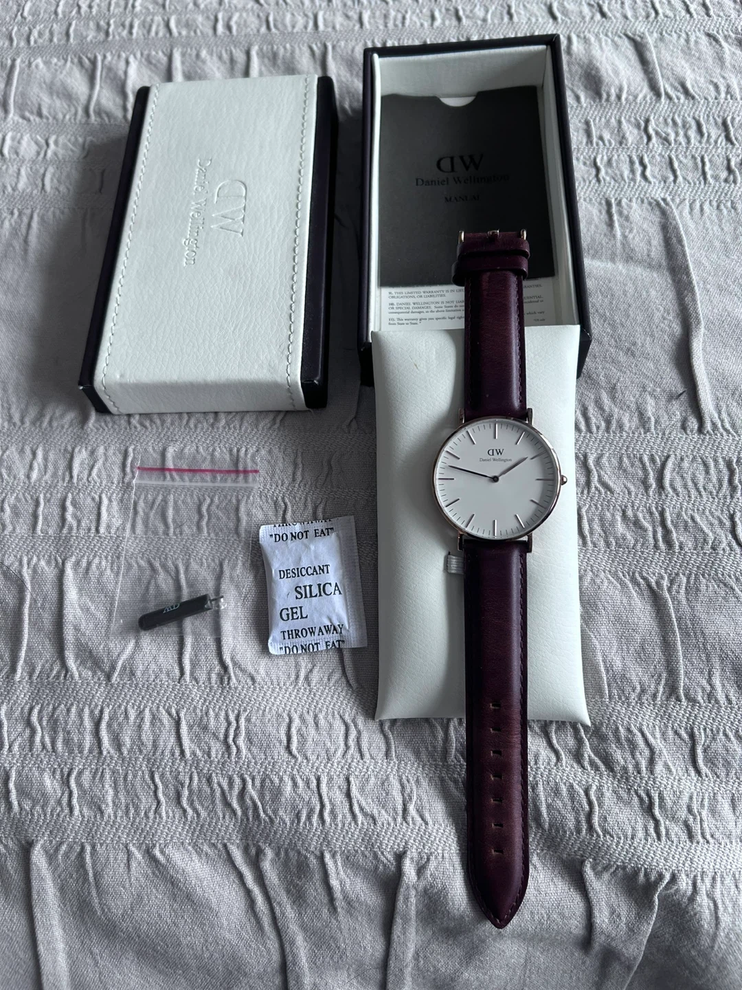 Daniel Wellington Watch with Leather Strap - photo 3