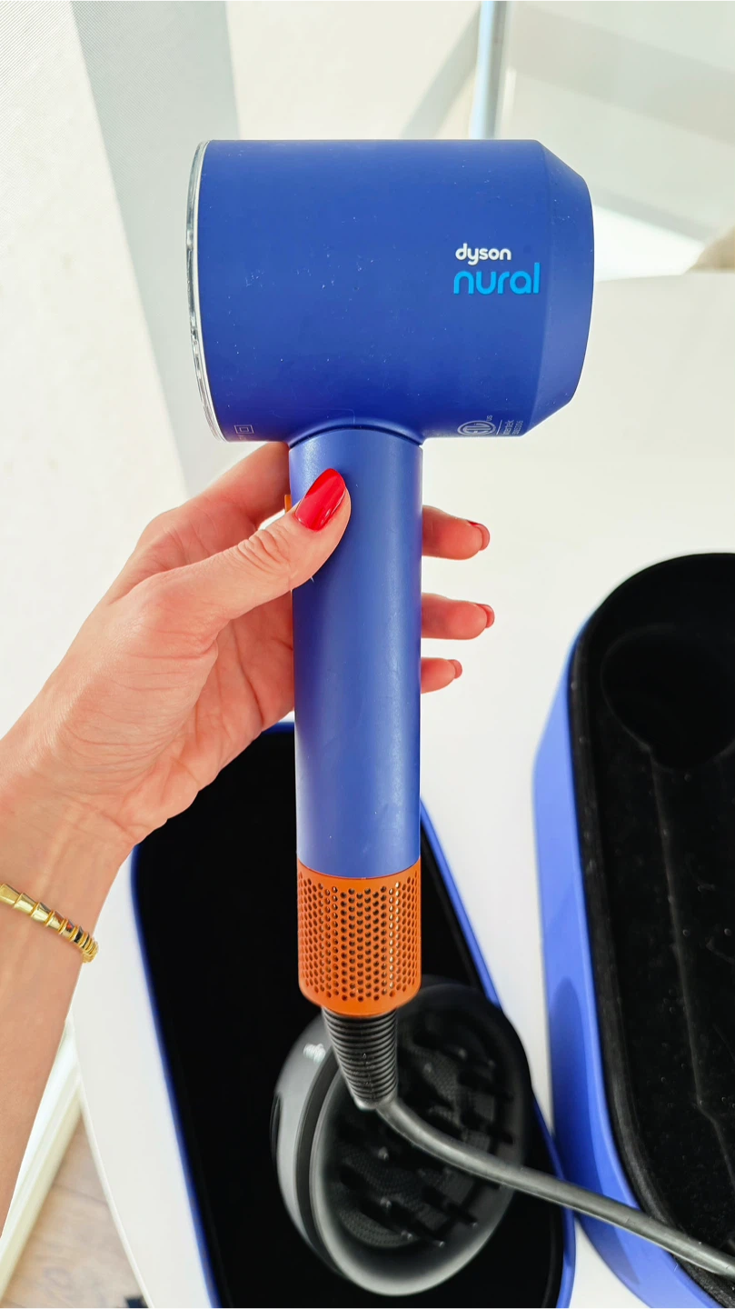 Dyson Supersonic Hair Dryer – Original, With Case & Attachments - photo 2