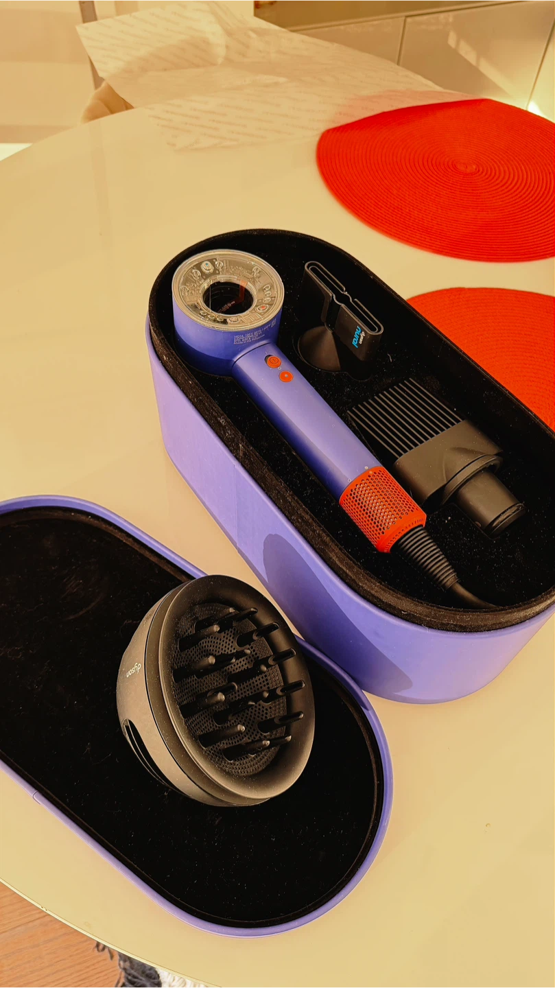 Dyson Supersonic Hair Dryer – Original, With Case & Attachments - photo 4