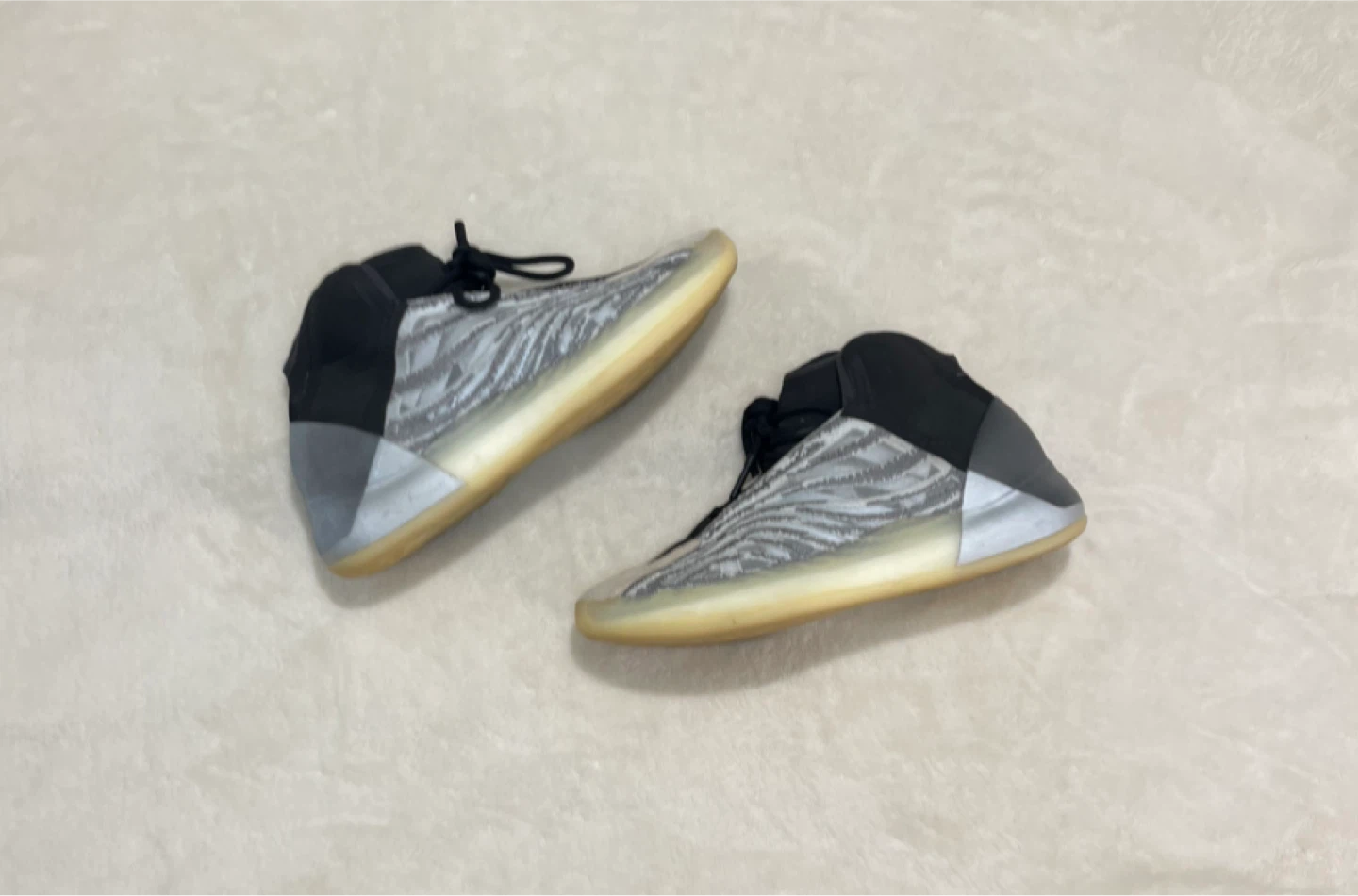 Yeezy QNTM Sneakers