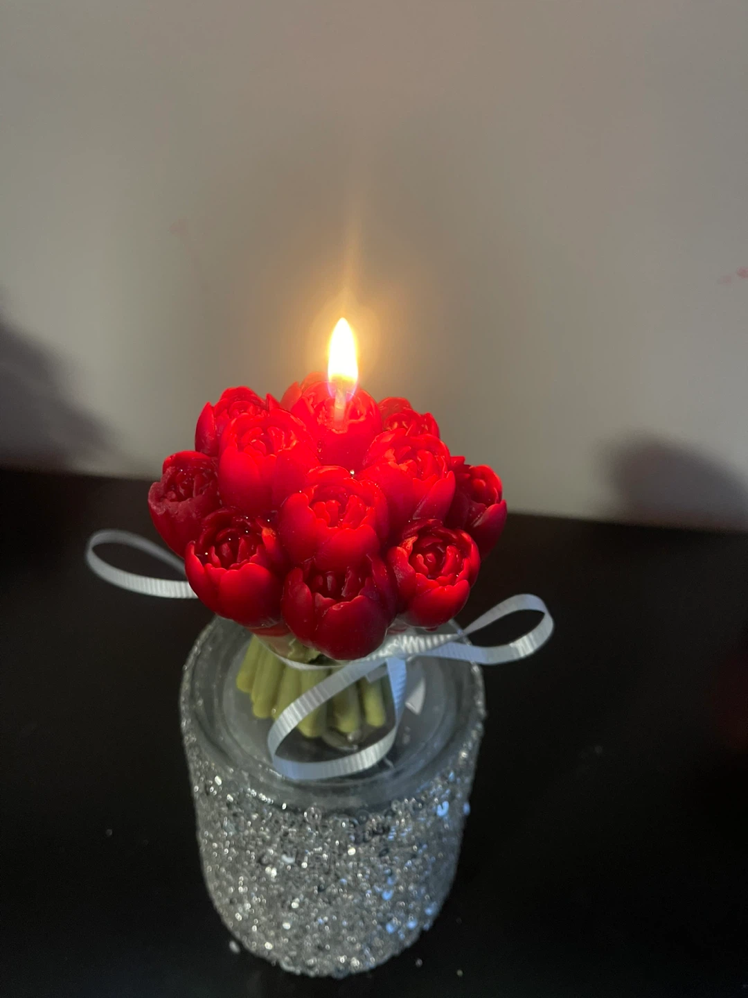 Red Tulip Bouquet Candle - photo 3
