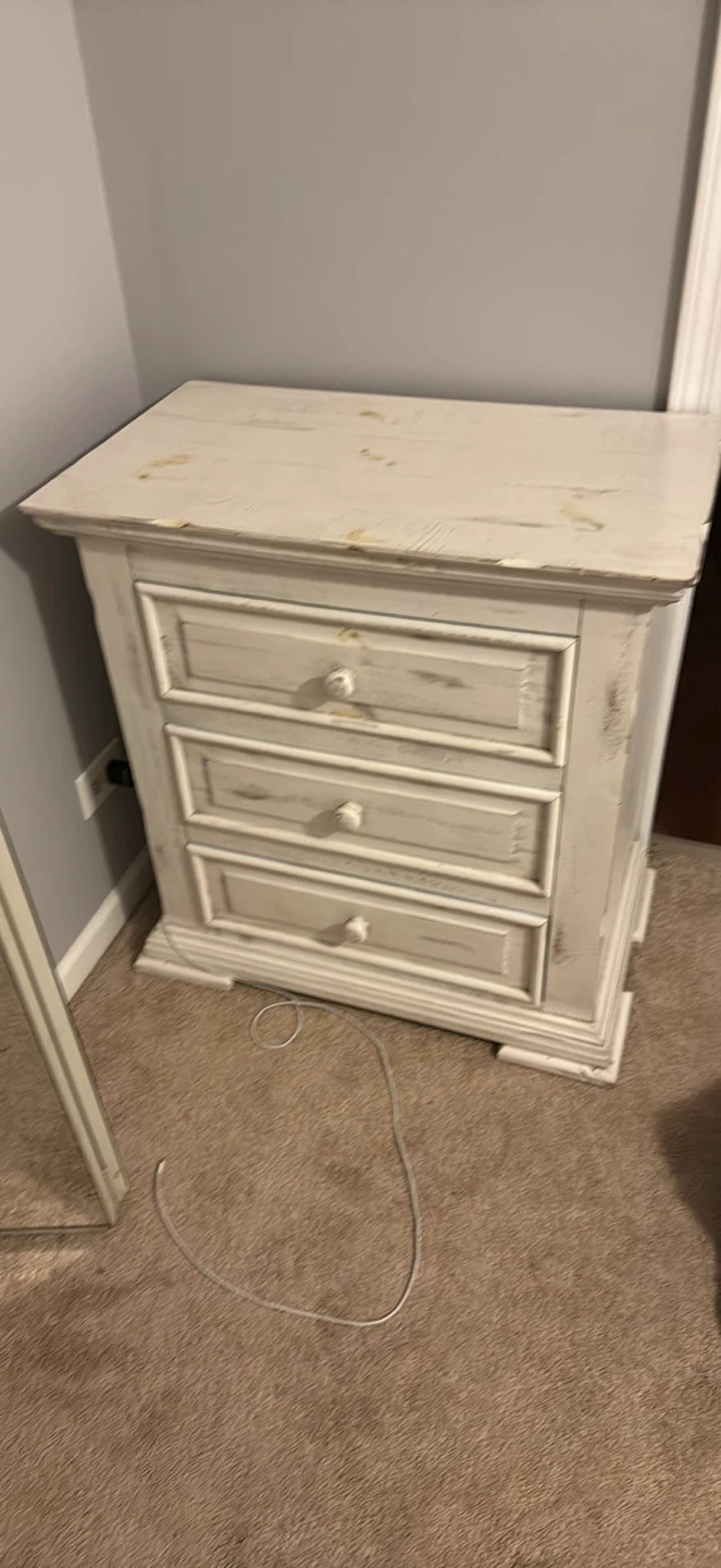 Distressed White Bedroom Furniture Set - Dresser & Nightstand - photo 3